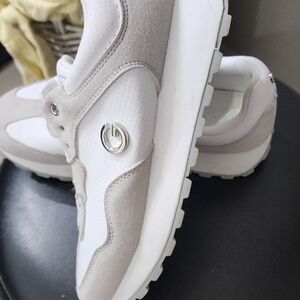 Guess Women's Sneakers in White and Gray